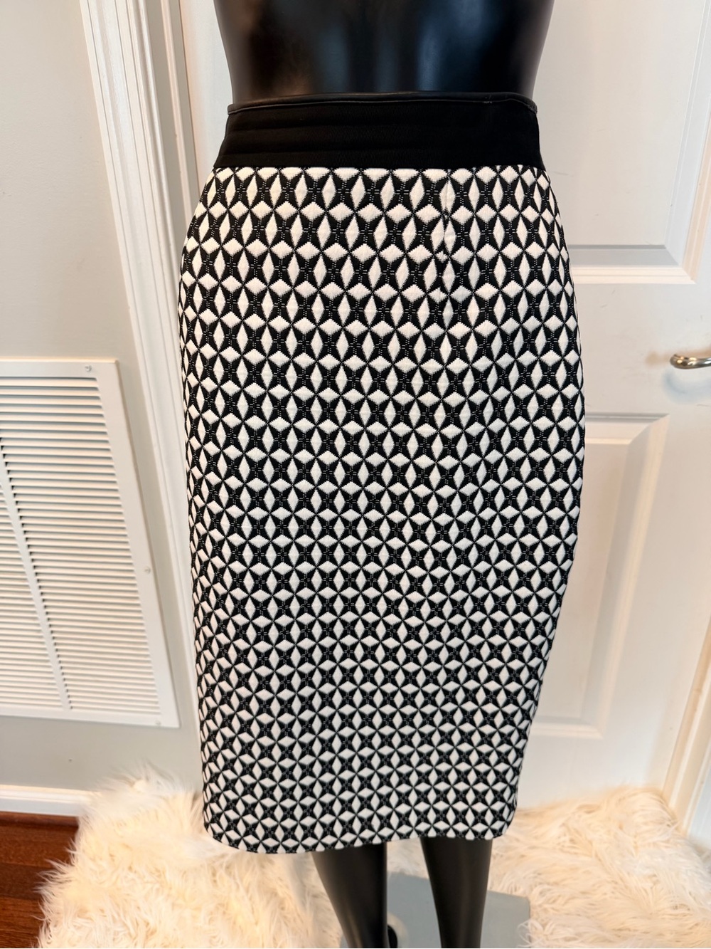 Banana Republic Black White Pencil Skirt Size 6